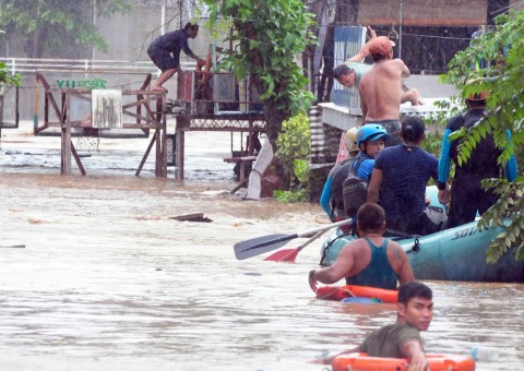 Sobe para 200 número de mortos em tempestade nas Filipinas