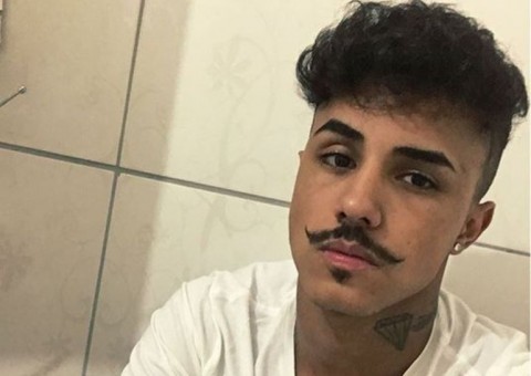 Após enforcar jovem em show, MC Livinho revela motivo da agressão