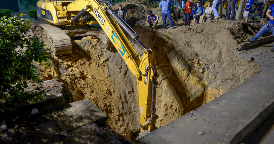 Após nova cratera abrir, prefeitura anuncia obras na Djalma Batista em 2018