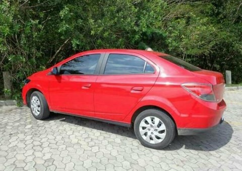 Dupla rouba carro e tenta se dar bem, mas acaba presa em Manaus