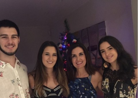Fátima Bernardes passa Natal com filhos e manda mensagem para namorado