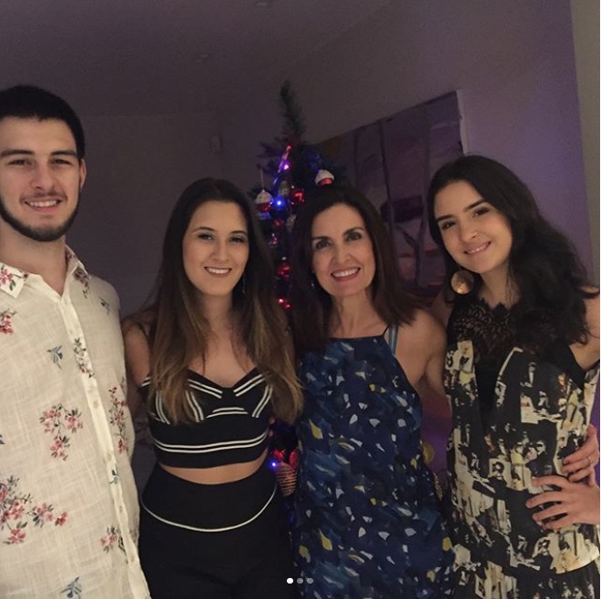 Fátima Bernardes passa Natal com filhos e manda mensagem para namorado