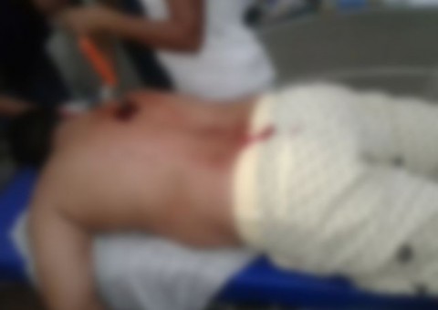 Homem é esfaqueado durante ceia de Natal e arma fica cravada nas costas