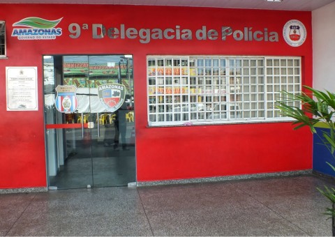 Idoso é atacado com múltiplas facadas na porta de casa em Manaus