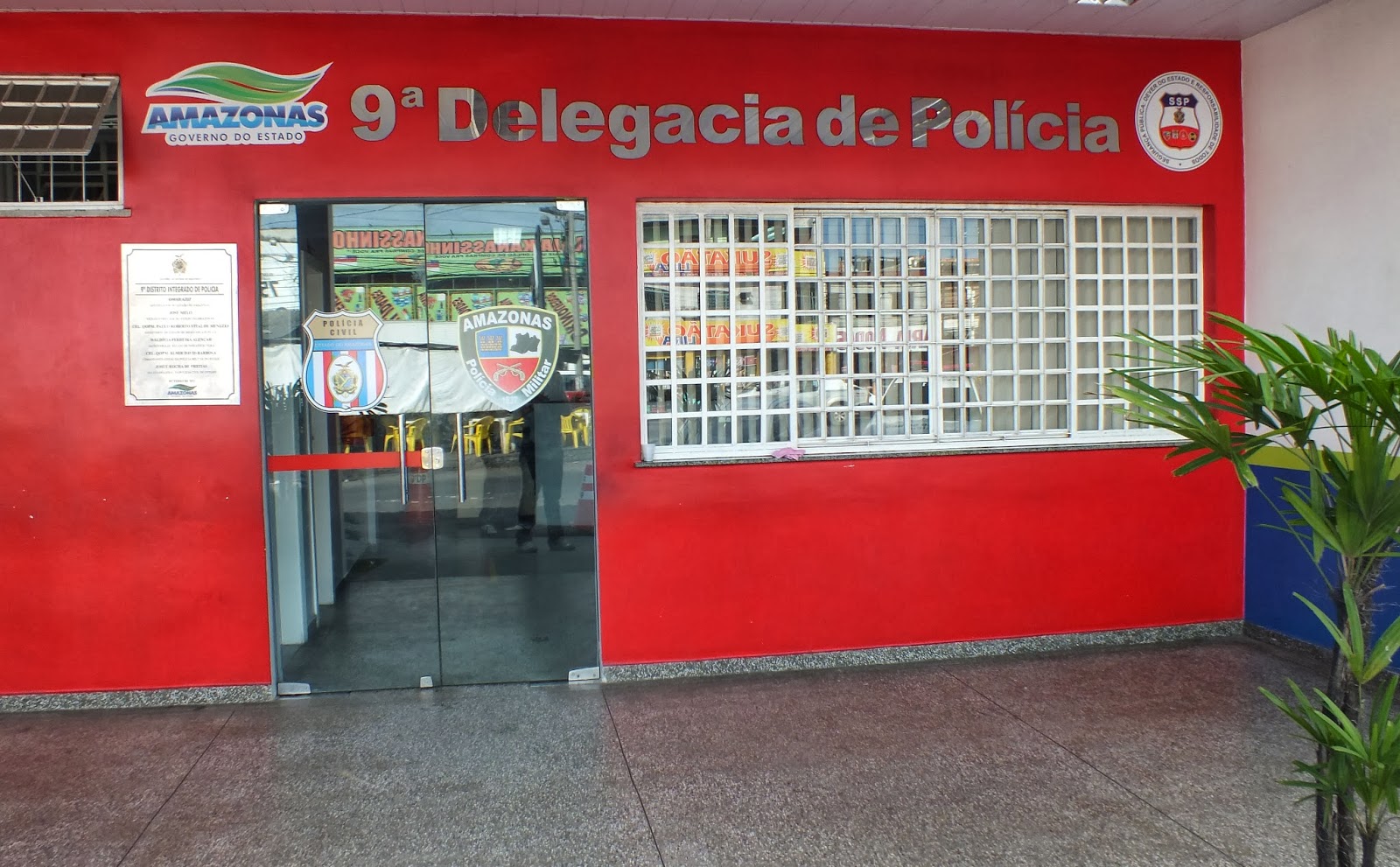 Idoso é atacado com múltiplas facadas na porta de casa em Manaus