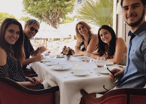 Filha de William Bonner posta foto de momento família com madrasta no Natal