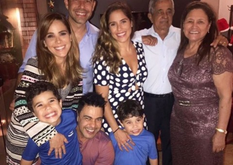 Zezé Di Camargo deixa namorada para passar Natal com as filhas 