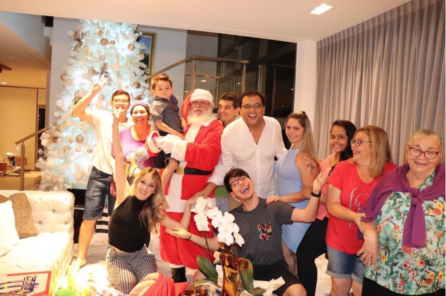 Ex-namorada de Marcelo Rezende passa Natal com Geraldo Luis