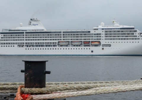 Cruzeiro de luxo com 1,4 mil turistas chega a Manaus nesta terça-feira