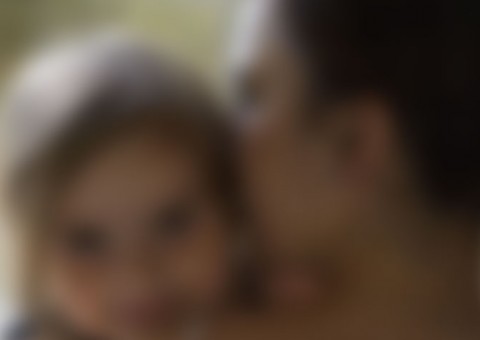  Mãe sofre no Natal após ter filha de 3 anos sequestrada na véspera