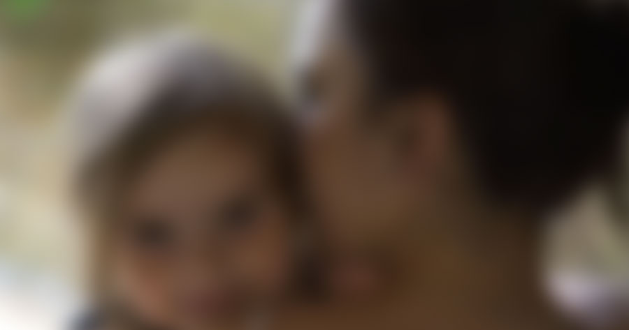  Mãe sofre no Natal após ter filha de 3 anos sequestrada na véspera