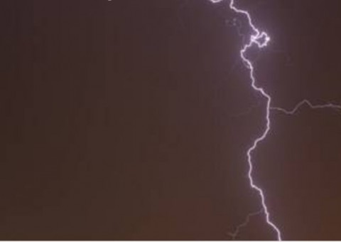 Queda de raio deixa 77 soldados feridos 