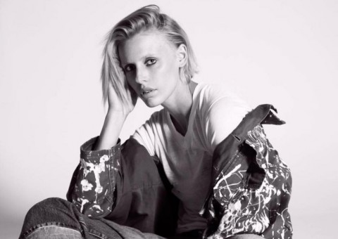 Modelo que teve perna amputada por causa de absorvente pode perder outra