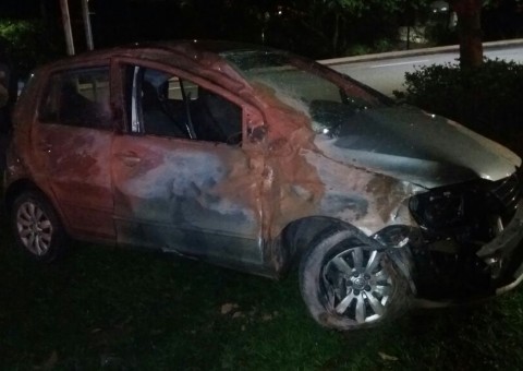 Capotamento violento deixa duas pessoas feridas em Manaus