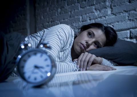 Dormir pouco faz tão mal quanto beber exageradamente, aponta estudo 