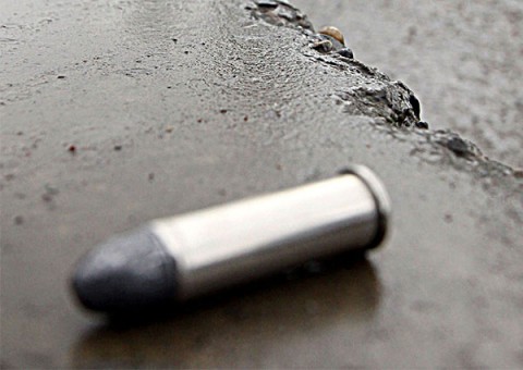 Em Manaus, gerente de posto é vítima de bala perdida dentro de casa