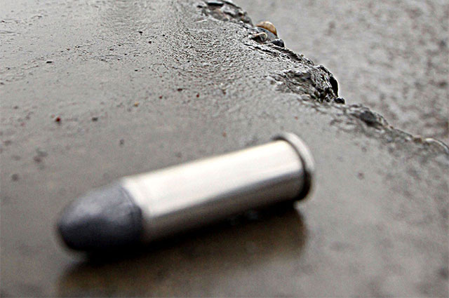 Em Manaus, gerente de posto é vítima de bala perdida dentro de casa