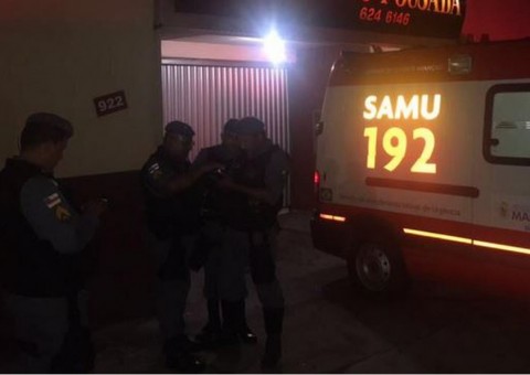 Ensanguentada e enrolada em lençol, jovem é encontrada em motel de Manaus