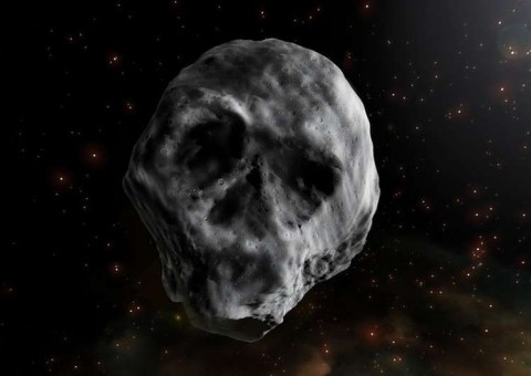 Assustador asteroide em forma de caveira intriga cientistas ao voltar à terra 