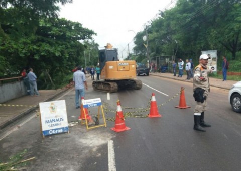 Prefeitura faz ações emergenciais após fortes chuvas em Manaus