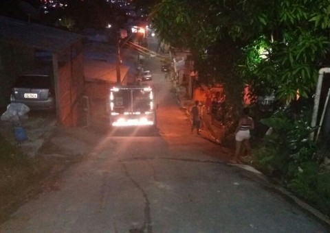  Homem é arrastado para o meio da rua e executado a tiros em Manaus