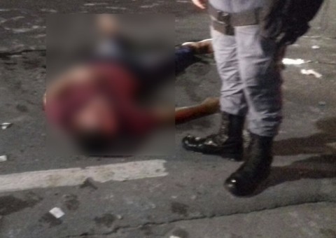 Homem tenta assaltar ônibus, mas leva surra de passageiros em Manaus