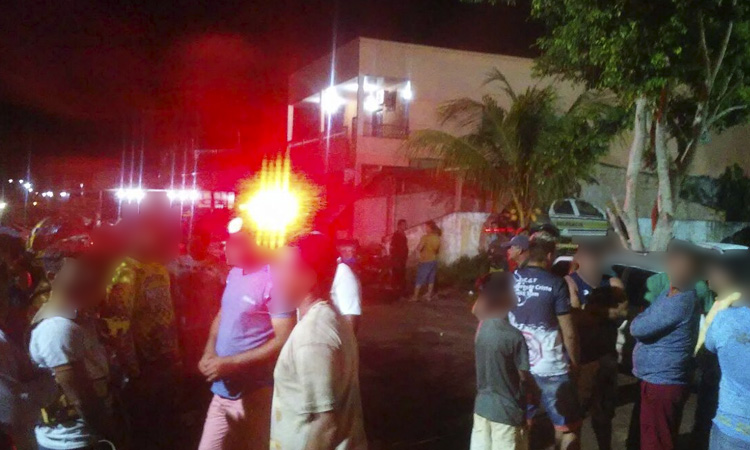 Populares tentam incendiar delegacia para matar detenta no Amazonas
