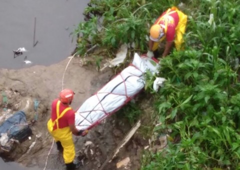 Em Manaus, corpo de homem que caiu em igarapé é encontrado