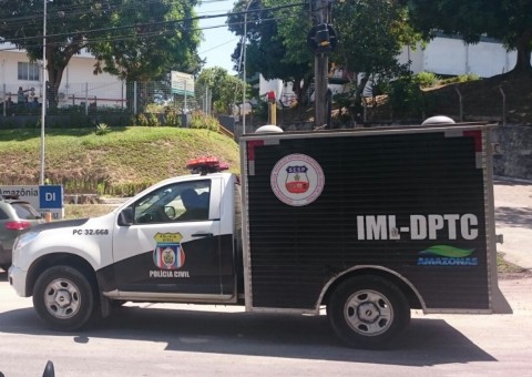 Dupla invade casa e executa homem na frente da mãe em Manaus