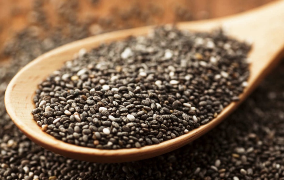 Poderoso emagrecedor e desinchante, conheça o suco de chia