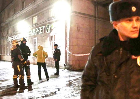 9 pessoas ficam feridas após mercado explodir na Rússia