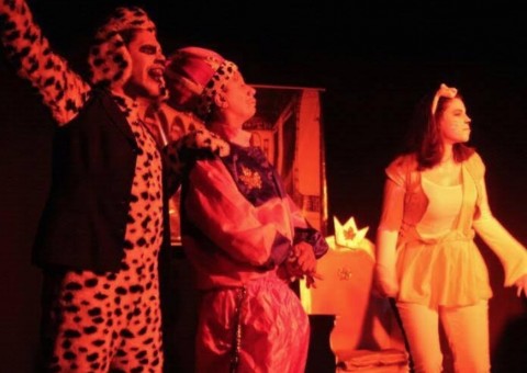 Teatro Gebes Medeiros apresenta Um Fantasma Para Sua Majestade 