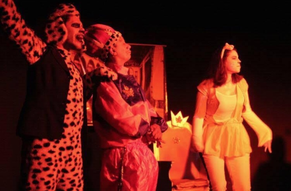 Teatro Gebes Medeiros apresenta Um Fantasma Para Sua Majestade 