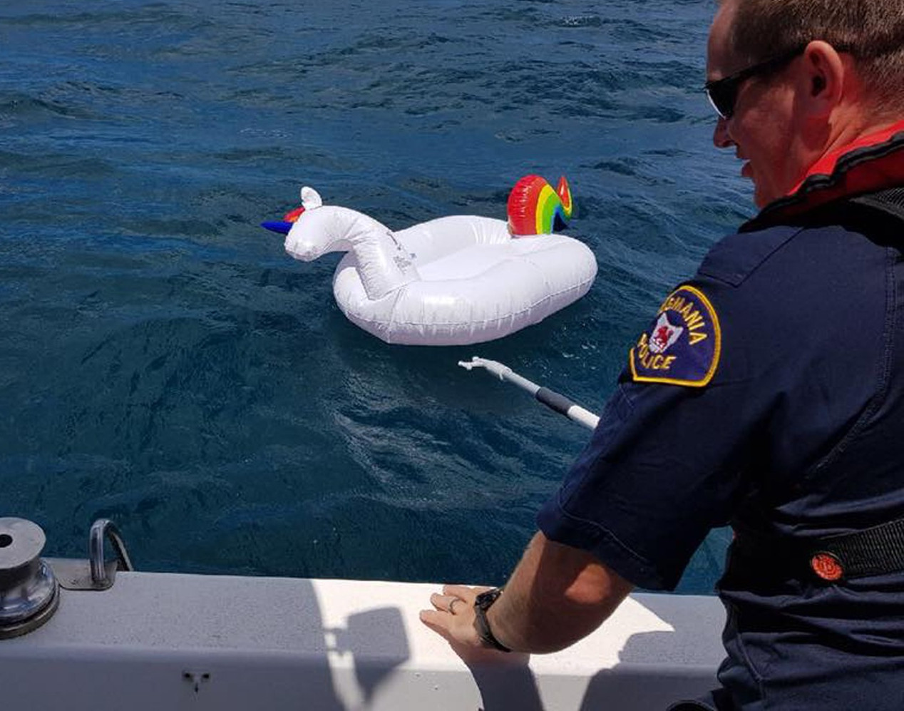 Polícia descobre a verdade sobre pedido de socorro de banhista em perigo no mar 