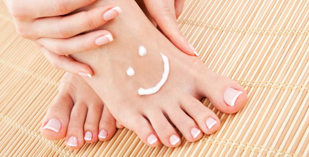 Sofre com unha encravada? Conheça 5 soluções naturais para esse problema