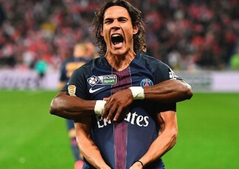 Neymar fica para trás e Cavani é eleito o melhor estrangeiro do ano pela ‘France Football’