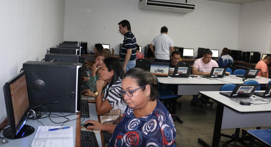 Prefeitura qualificou mais de 11 mil servidores de educação em 2017  