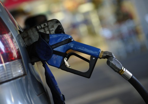 Petrobras anuncia aumento de 1,7% no preço da gasolina 