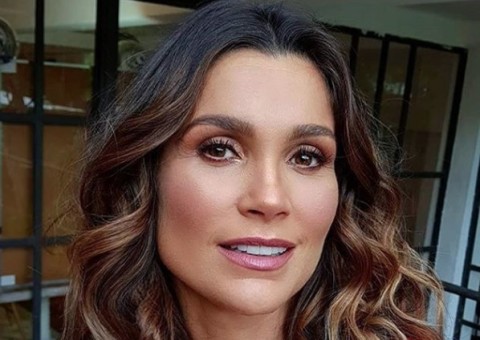 Aos 43, Flávia Alessandra ostenta corpão de biquíni na Tailândia