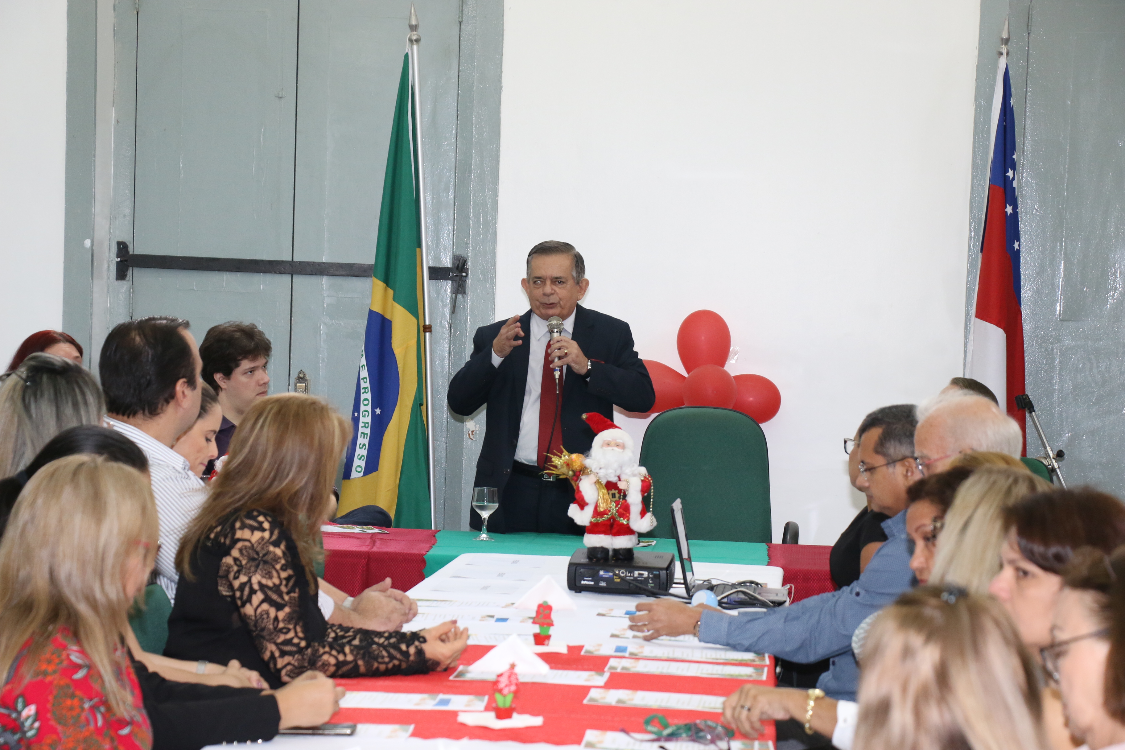 Seduc renova contrato de 6 mil professores temporários no Amazonas