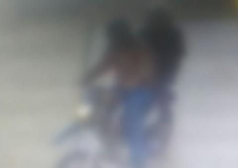 Dupla de adolescentes é apreendida em moto furtada suspeita de cometer roubos em Manaus