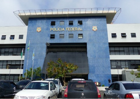 Guarda é denunciado por facilitar uso de celulares a presos da Lava Jato