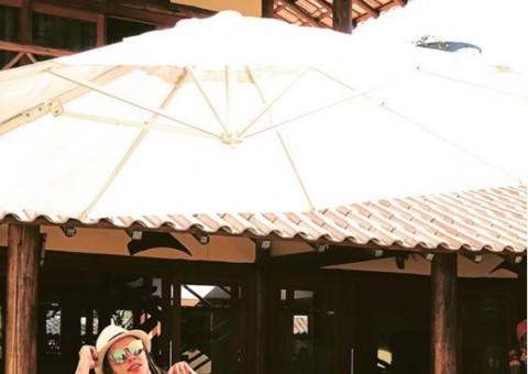 Juju Salimeni ostenta corpo sarado em dia de sol