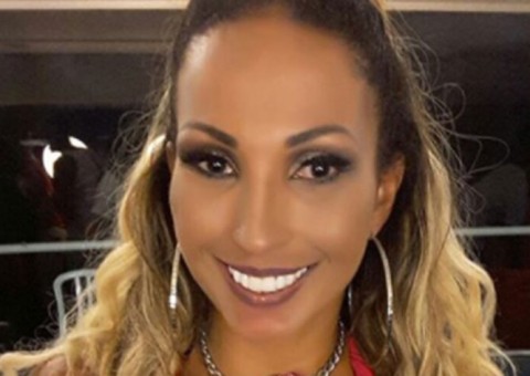 Com decote profundo, Valesca Popozuda manda recado para manauaras 