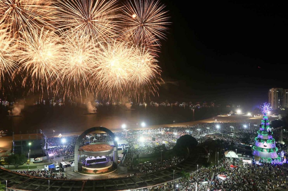 ​Queima de fogos dá boas vindas a 2018 no Réveillon de Manaus