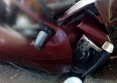 Carro colide e deixa dois gravemente feridos em Manaus