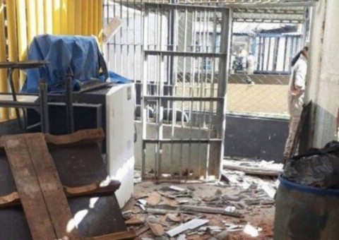 Rebelião em presídio de Goiás deixa detentos mortos