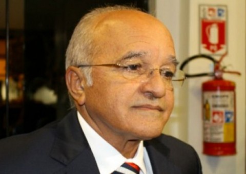 José Melo e ex-secretários serão levados para presídio nesta terça-feira