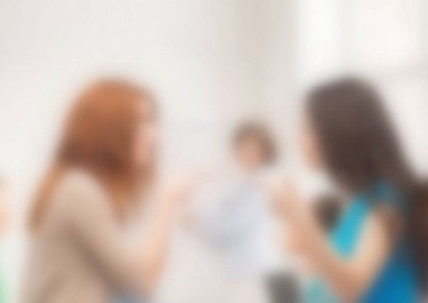 Mulher vai a hospital visitar marido e encontra as duas amantes dele