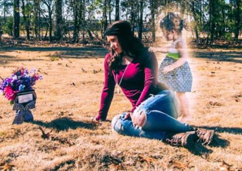 Mãe faz ensaio fotográfico com filha morta e é presa acusada de assassinato